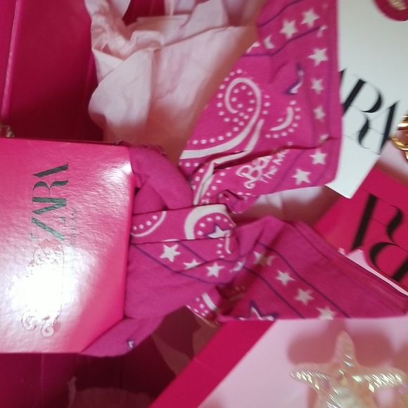 Zara Barbie 4 pcs. NIB-bandana, shell necklace, beach/heart gold chain belt, pen - Picture 3 of 7